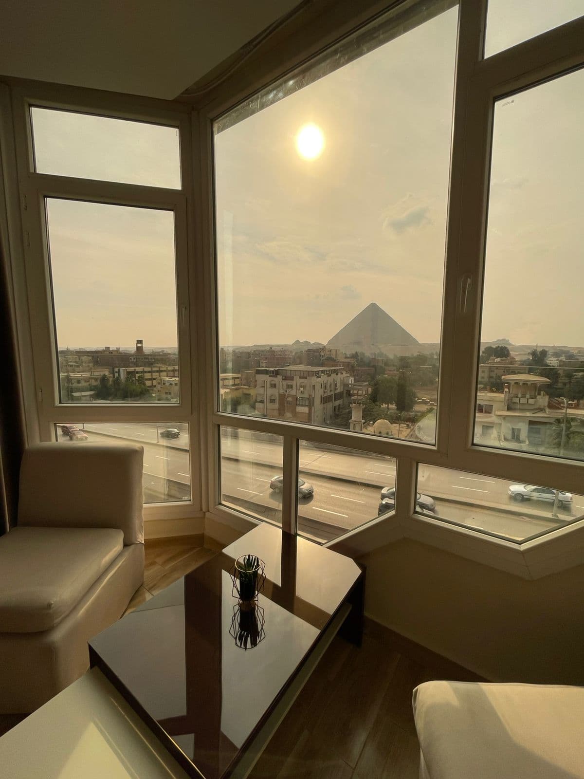 Room 502 King Panorama View preview 3