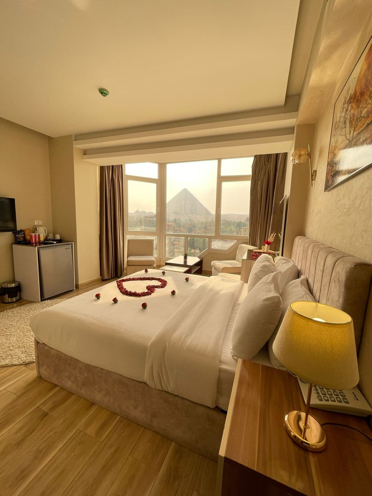 Room 502 King Panorama View preview 5