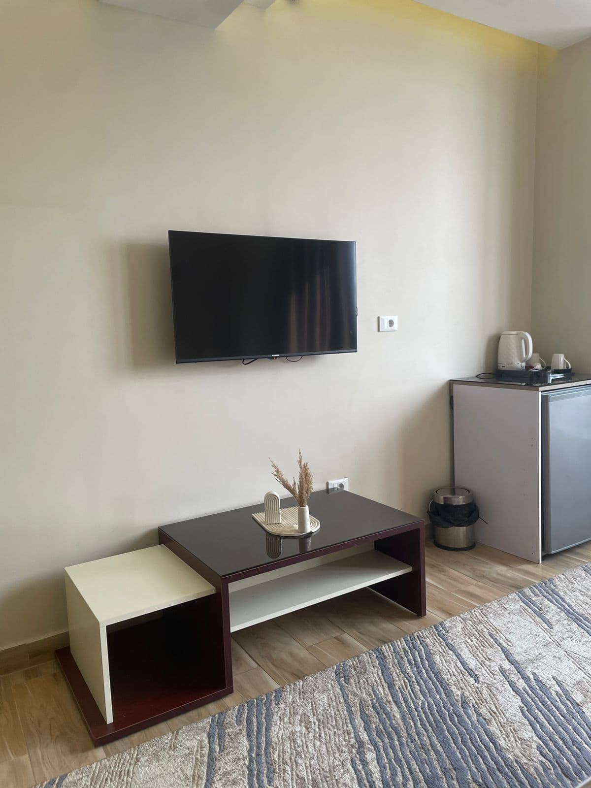 Room 504 King Panorama View preview 4