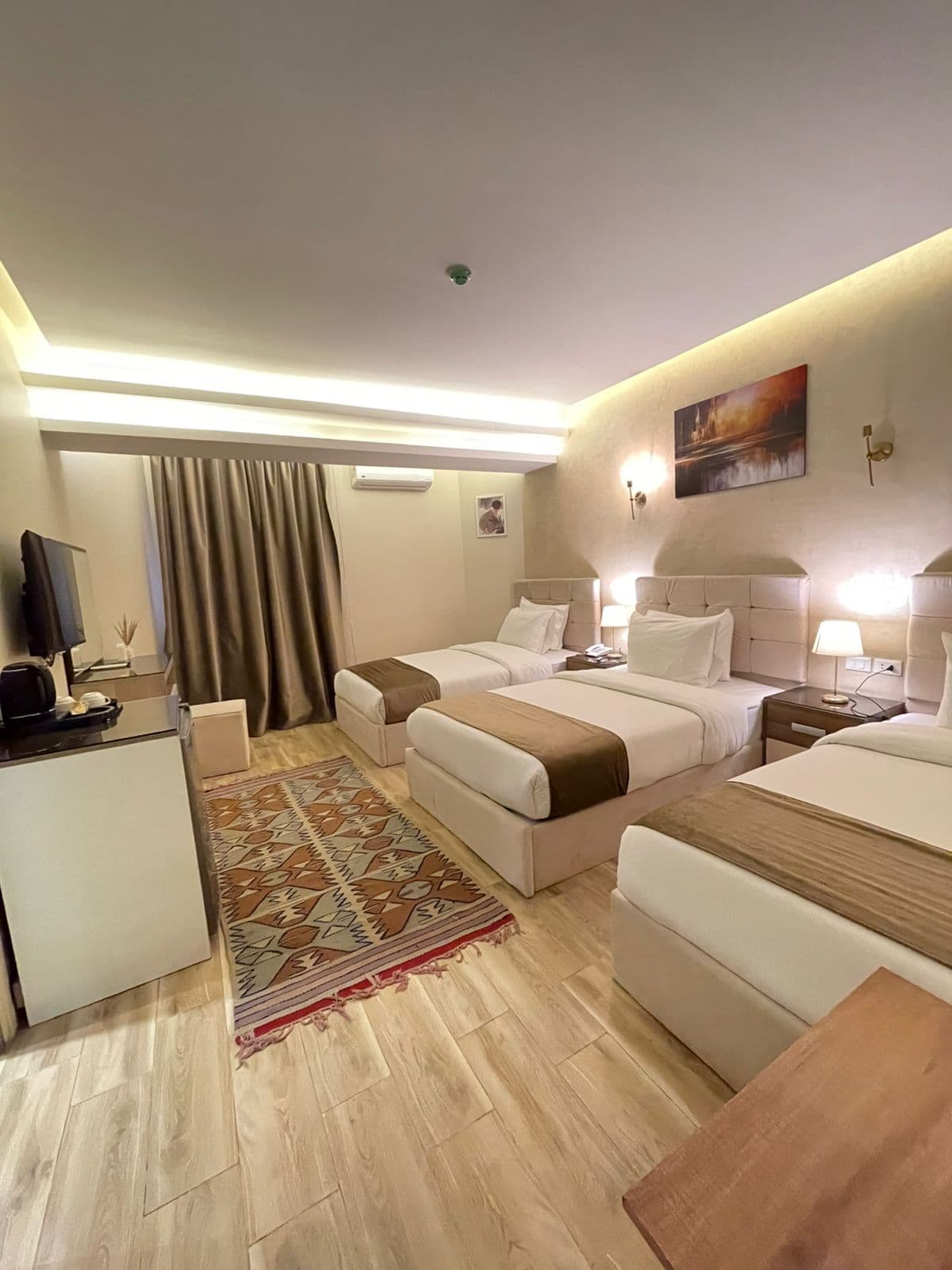 Room 505 Triple Back Side preview 2