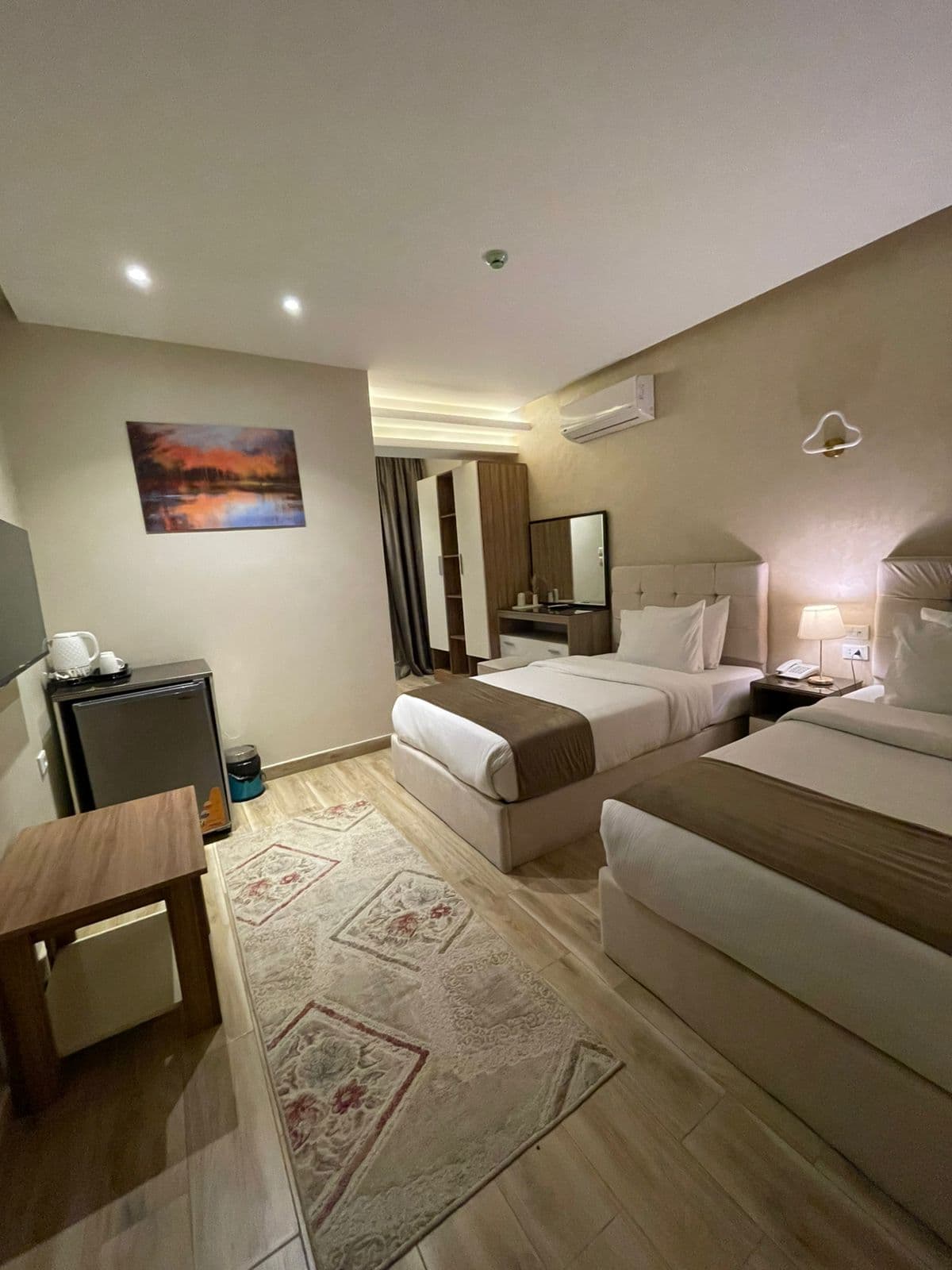 Room 508 Double Back Side preview 2