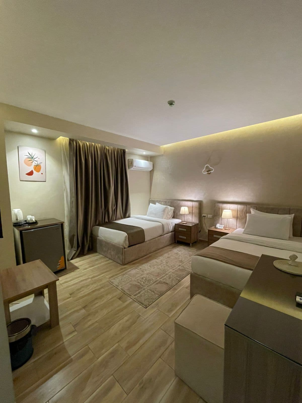 Room 512 Double Side View preview 2
