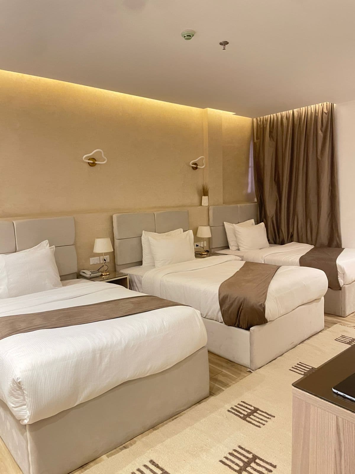 Room 601 Triple Back Side