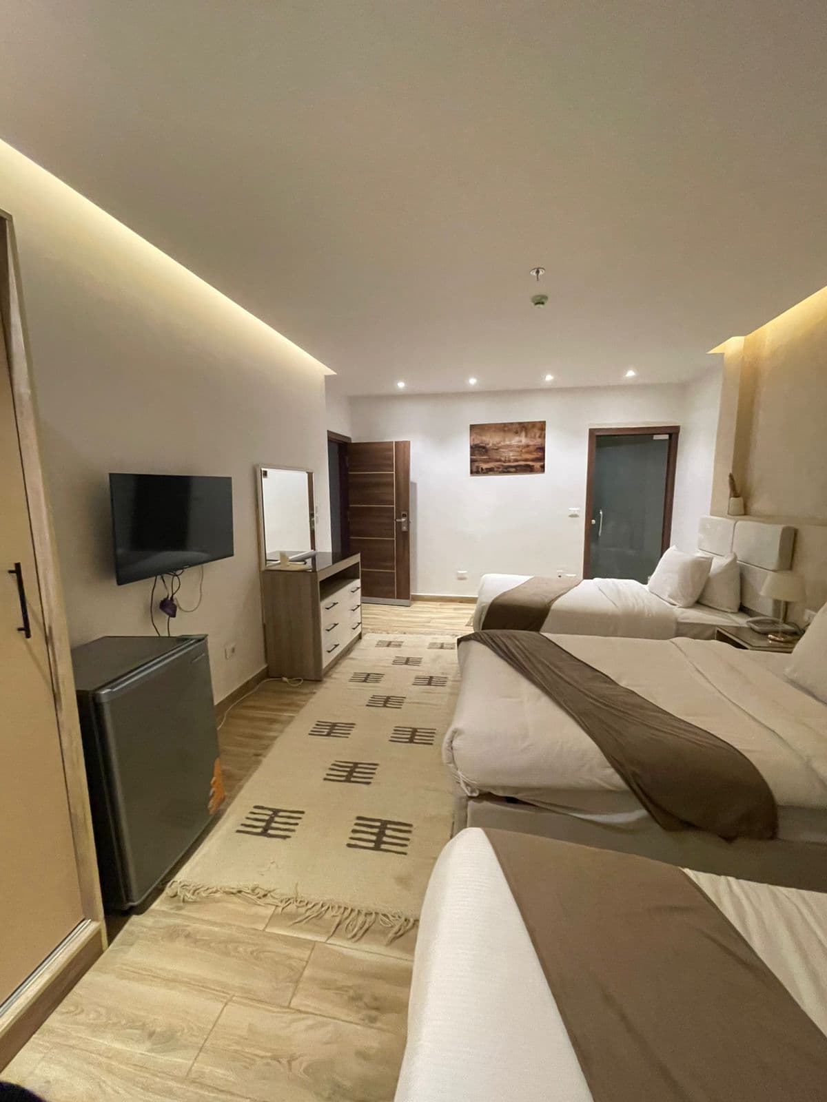 Room 601 Triple Back Side preview 3