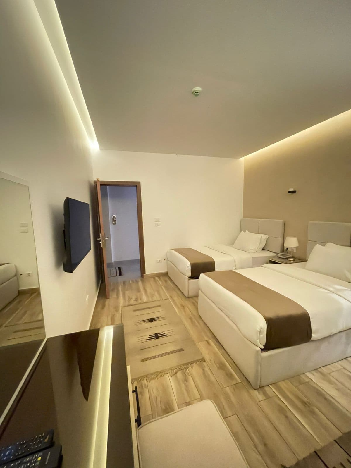 Room 603 Double Back Side preview 2